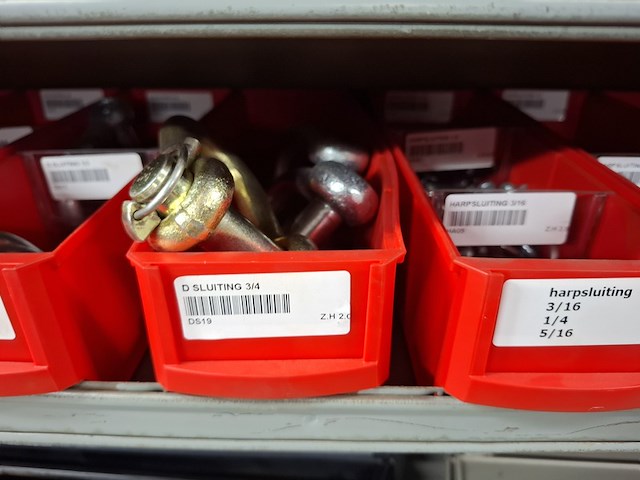 Partij o.a. veren en klemmen - afbeelding 8 van  17