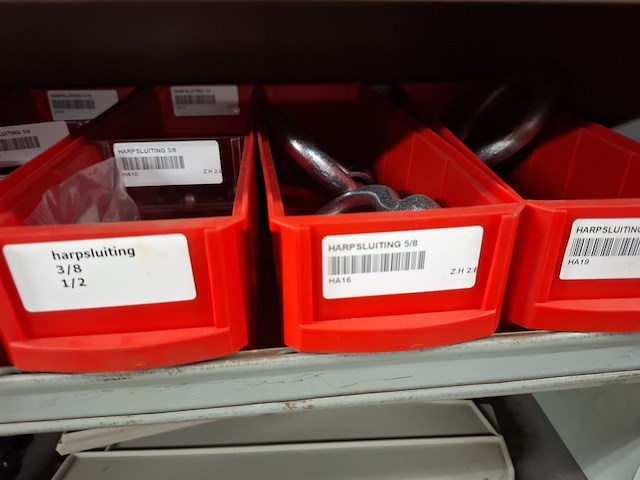 Partij o.a. veren en klemmen - afbeelding 9 van  17