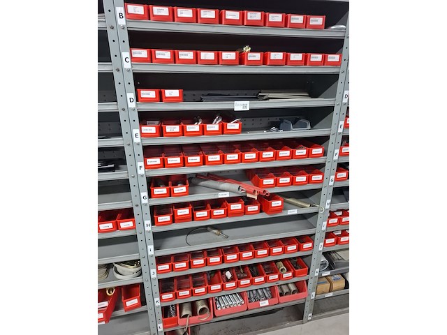 Partij o.a. veren en klemmen - afbeelding 1 van  17