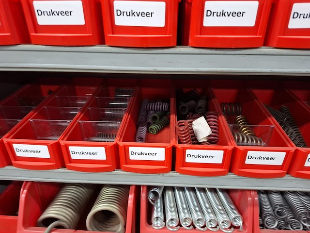 Partij o.a. veren en klemmen - afbeelding 13 van  17