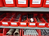 Partij o.a. veren en klemmen - afbeelding 13 van  17