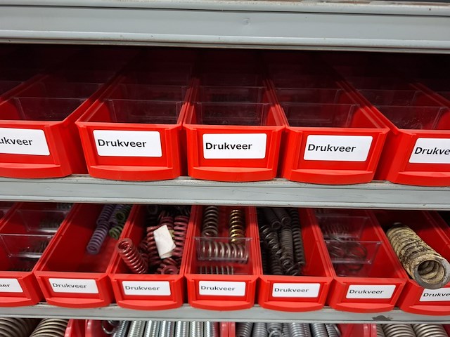 Partij o.a. veren en klemmen - afbeelding 15 van  17