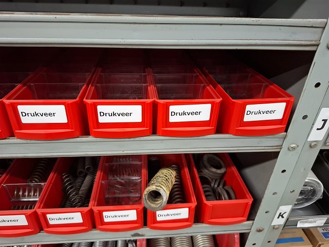 Partij o.a. veren en klemmen - afbeelding 16 van  17