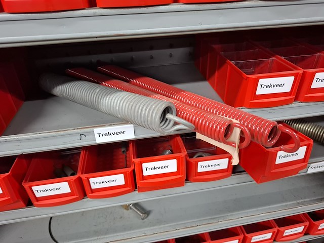 Partij o.a. veren en klemmen - afbeelding 17 van  17