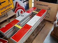Partij o.a. verkeersborden en bebakening - afbeelding 2 van  8