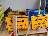 Partij o.a. verkeersborden en bebakening - afbeelding 3 van  8