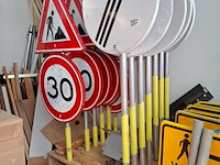 Partij o.a. verkeersborden en bebakening - afbeelding 4 van  8