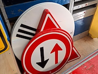 Partij o.a. verkeersborden en bebakening - afbeelding 7 van  8