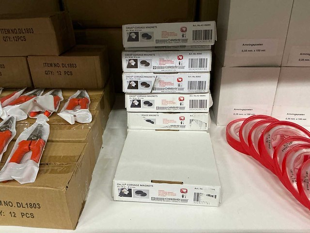 Partij oasis corsage magnets ø12mm (4200x) - afbeelding 2 van  3