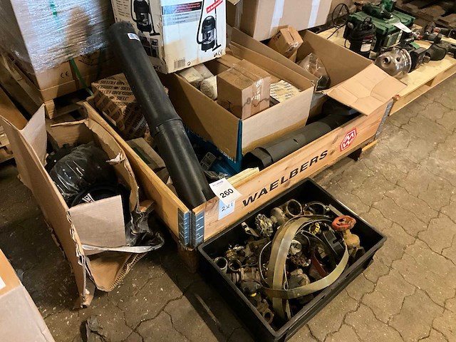 Partij olie- / luchtfilter & diverse onderdelen - afbeelding 2 van  8