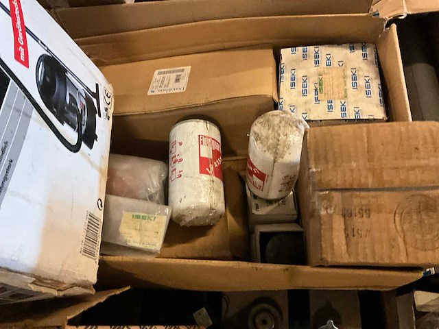 Partij olie- / luchtfilter & diverse onderdelen - afbeelding 6 van  8