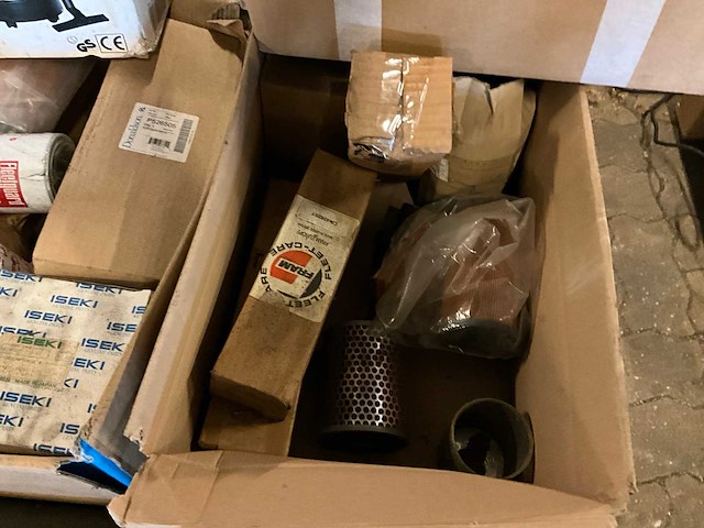 Partij olie- / luchtfilter & diverse onderdelen - afbeelding 7 van  8