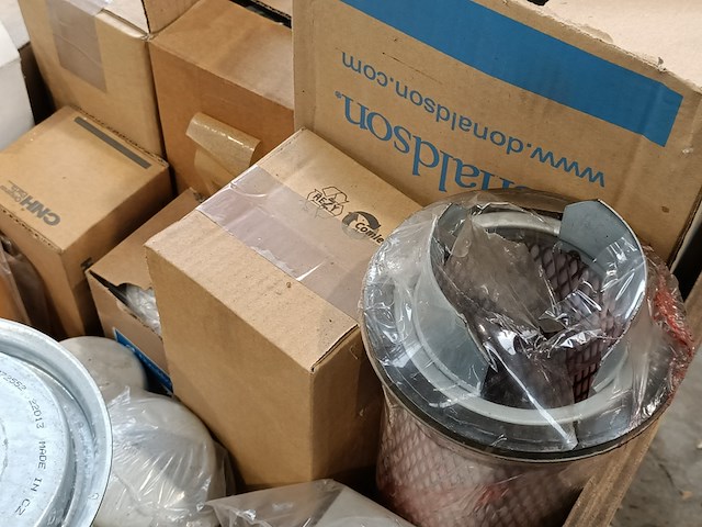 Partij olie en lucht filters - afbeelding 9 van  13