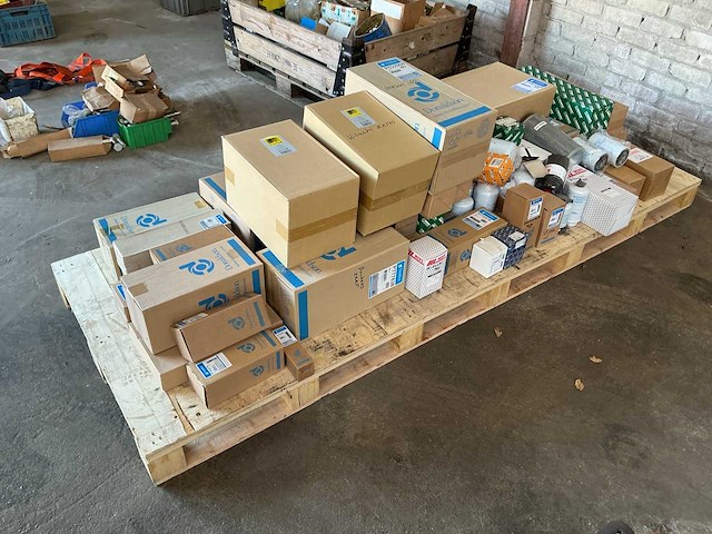 Partij oliefilters - afbeelding 1 van  9