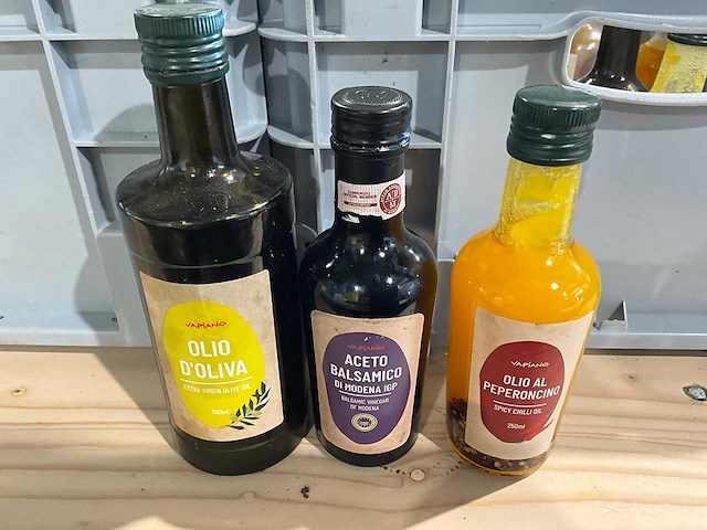 Partij olijfolie en azijn - afbeelding 1 van  2