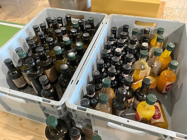 Partij olijfolie en azijn - afbeelding 2 van  2