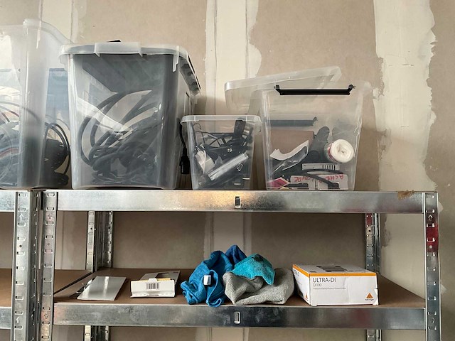Partij onderdelen, bevestigingsmaterialen en bekabeling - afbeelding 21 van  22