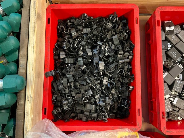 Partij onderdelen en bevestigingsmateriaal - afbeelding 2 van  8