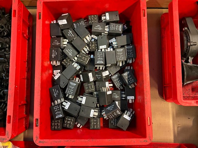 Partij onderdelen en bevestigingsmateriaal - afbeelding 3 van  8