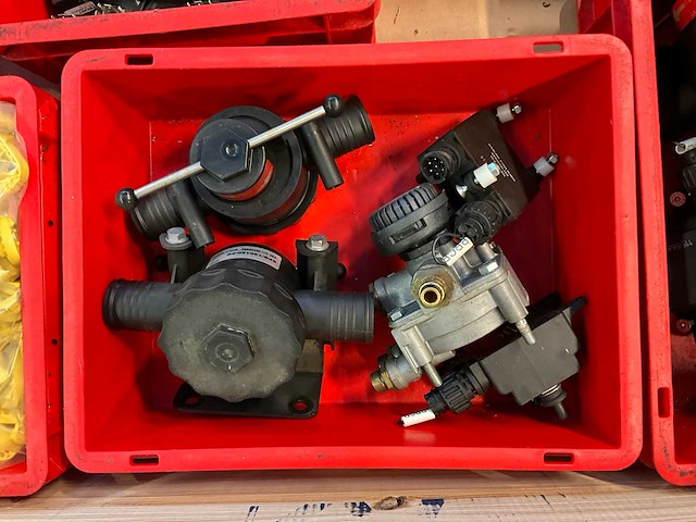 Partij onderdelen en bevestigingsmateriaal - afbeelding 7 van  8