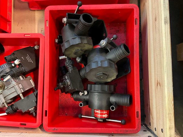 Partij onderdelen en bevestigingsmateriaal - afbeelding 8 van  8