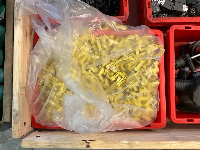 Partij onderdelen en bevestigingsmateriaal - afbeelding 8 van  8