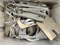 Partij onderdelen en inzetstukken voor een kunststof stomplasmachine - afbeelding 5 van  6