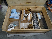 Partij onderdelen en toebehoren - afbeelding 1 van  7