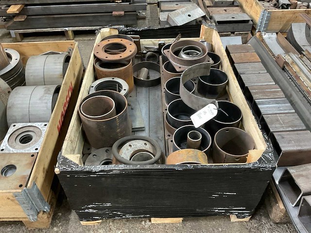 Partij onderdelen mesttank - afbeelding 1 van  9