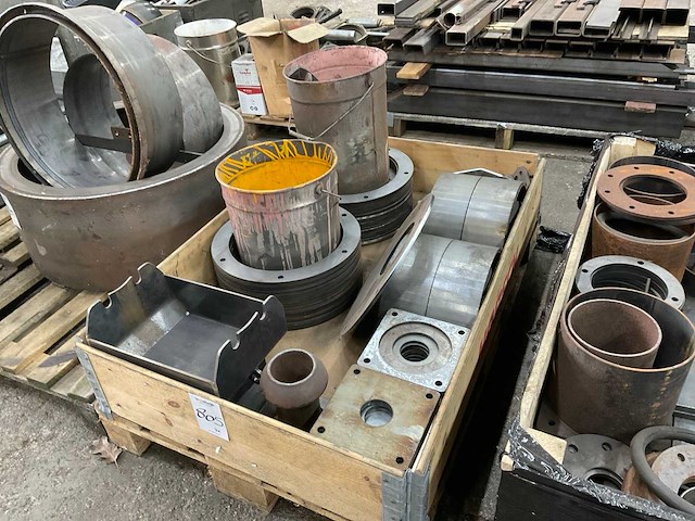 Partij onderdelen mesttank - afbeelding 3 van  9