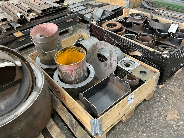 Partij onderdelen mesttank - afbeelding 4 van  9