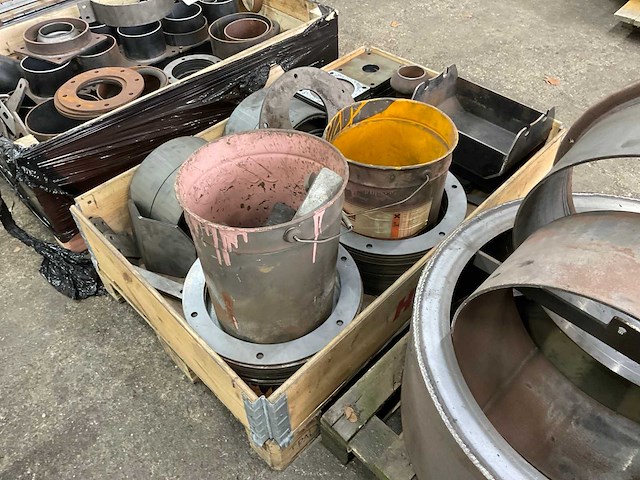 Partij onderdelen mesttank - afbeelding 5 van  9