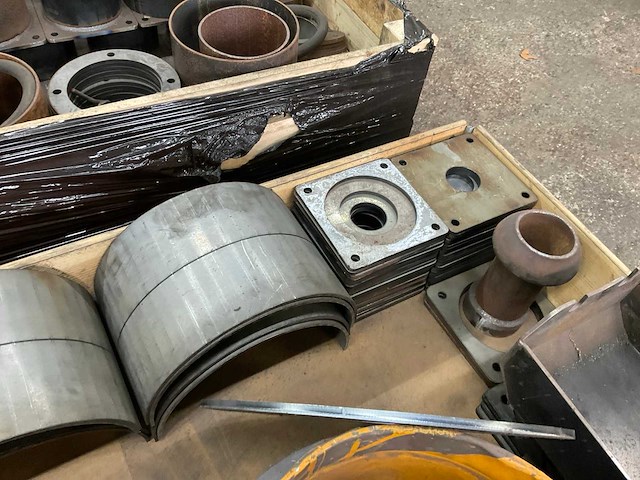 Partij onderdelen mesttank - afbeelding 7 van  9