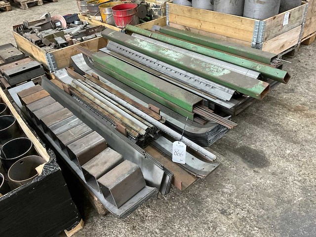 Partij onderdelen mesttank - afbeelding 2 van  7