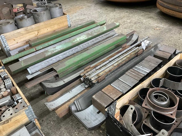 Partij onderdelen mesttank - afbeelding 3 van  7