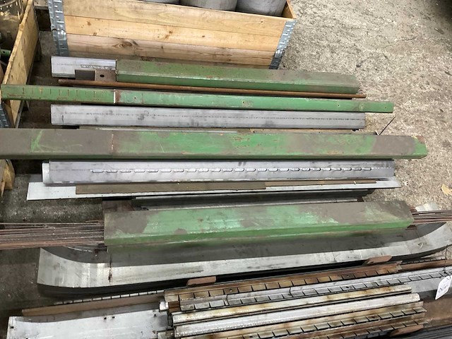 Partij onderdelen mesttank - afbeelding 5 van  7