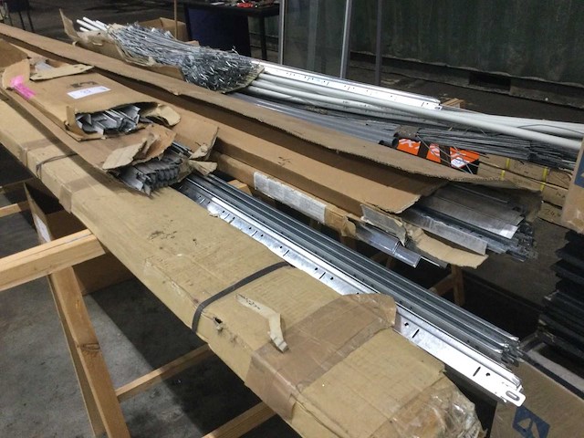 Partij onderdelen plafondsysteem - afbeelding 3 van  5