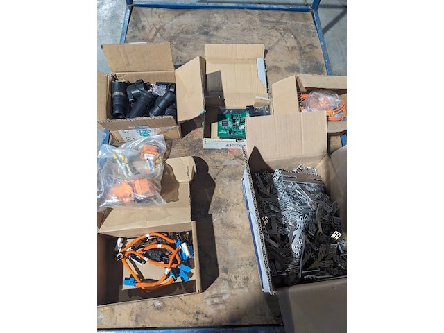 Partij onderdelen t.b.v elektrische voertuigen - afbeelding 3 van  16