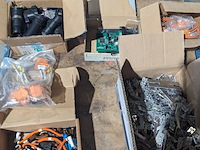 Partij onderdelen t.b.v elektrische voertuigen - afbeelding 3 van  16