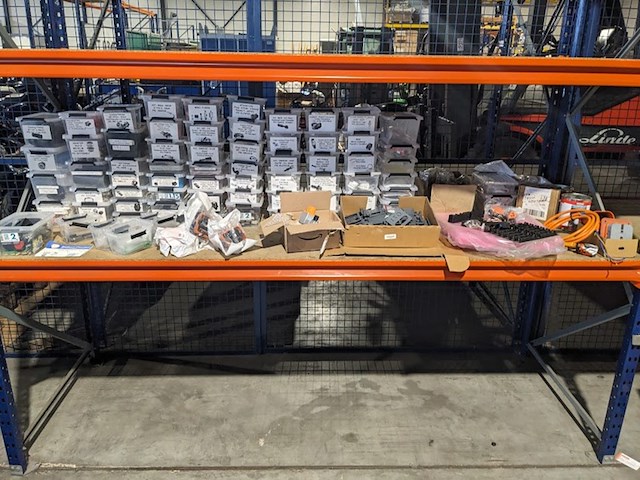 Partij onderdelen t.b.v elektrische voertuigen - afbeelding 1 van  16