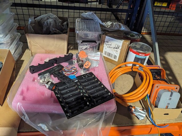 Partij onderdelen t.b.v elektrische voertuigen - afbeelding 11 van  16