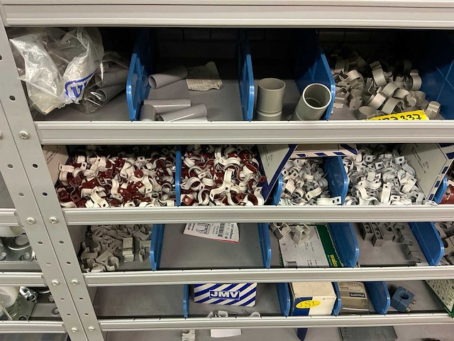 Partij onderdelen t.b.v. machinebouw in stalen vakkenkast (13x) - afbeelding 5 van  72