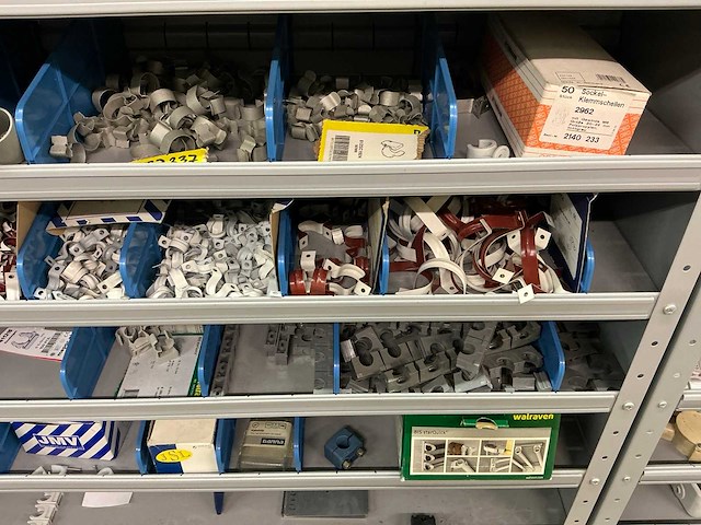 Partij onderdelen t.b.v. machinebouw in stalen vakkenkast (13x) - afbeelding 6 van  72