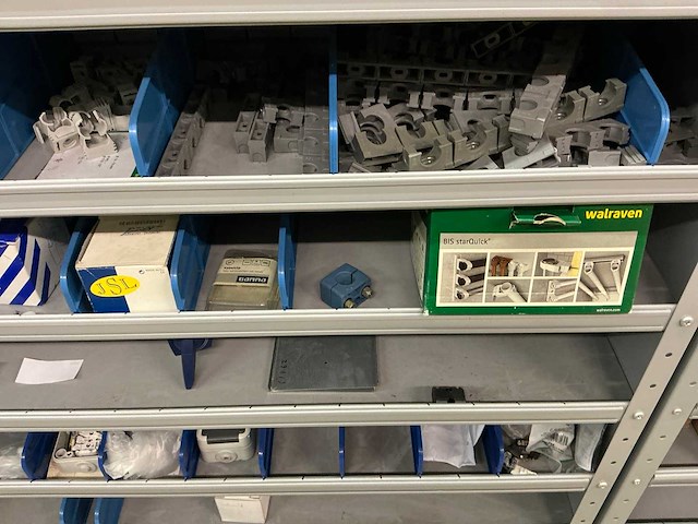 Partij onderdelen t.b.v. machinebouw in stalen vakkenkast (13x) - afbeelding 7 van  72