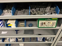 Partij onderdelen t.b.v. machinebouw in stalen vakkenkast (13x) - afbeelding 7 van  72