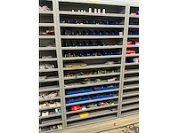 Partij onderdelen t.b.v. machinebouw in stalen vakkenkast (13x) - afbeelding 19 van  72