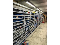 Partij onderdelen t.b.v. machinebouw in stalen vakkenkast (13x) - afbeelding 12 van  72