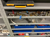 Partij onderdelen t.b.v. machinebouw in stalen vakkenkast (13x) - afbeelding 25 van  72