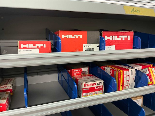 Partij onderdelen t.b.v. machinebouw in stalen vakkenkast (13x) - afbeelding 29 van  72