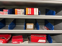 Partij onderdelen t.b.v. machinebouw in stalen vakkenkast (13x) - afbeelding 30 van  72